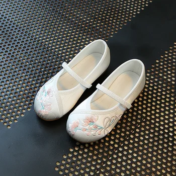 Дамски обувки: дамски обувки с бродерия в китайски стил не идва на един търг