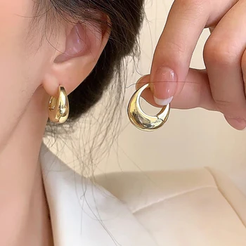 Метални Геометрични обеци Корейската мода Senior Sense Дамски Бижута-пръстени за уши Подарък за момичета на Едро
