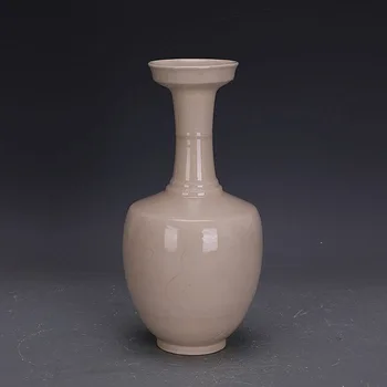 Резбовани ваза ръчно изработени с врата във формата на чинии, намираща се в пещ Дийн в колекцията на старинния порцелан от династията Сонг